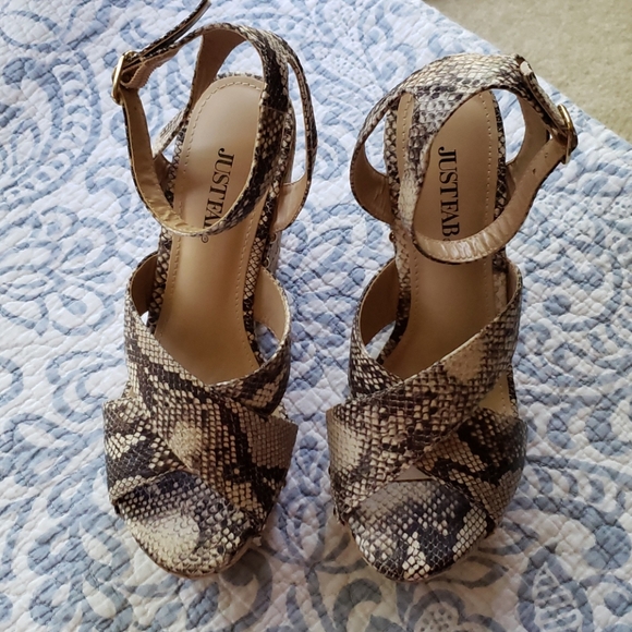 NWOT Snakeskin Wedge Heels - Picture 4 of 6